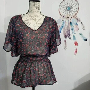 CLOSET CLOSEDOWN 🚨⚠️ Chic Black Floral Top - S